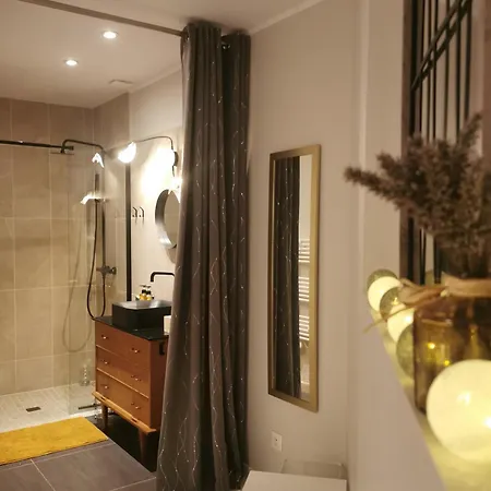 Proche Saint-emilion, Confortable Renove Avec Terrasse - 2 Personnes *