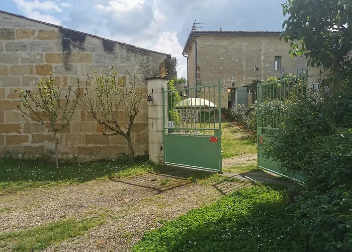Дом отдыха 5km Saint-emilion, Confortable Independant, Terrasse - 2 Personnes *